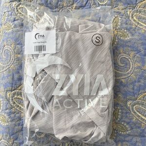New in Package Zyia Active Women's Yoga Shawl size Small